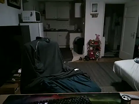 Snapshot of mihaimichael chatting on October 9, 2025, 5:16 am mihaimichael online show from October 9, 2025, 5:16 am