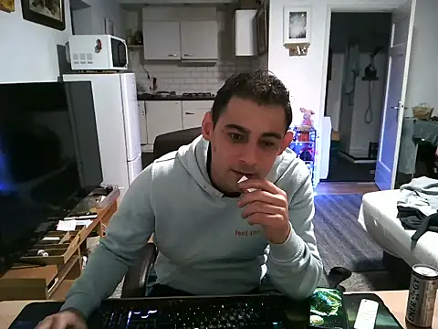 Snapshot of mihaimichael chatting on October 9, 2025, 9:13 pm mihaimichael online show from October 9, 2025, 9:13 pm