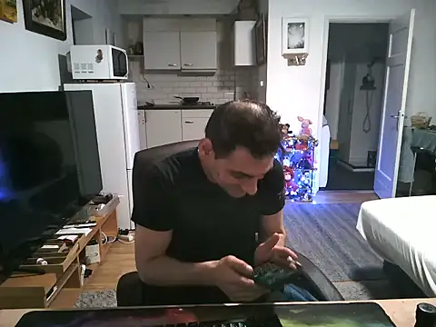 Snapshot of mihaimichael chatting on October 10, 2025, 11:15 pm mihaimichael online show from October 10, 2025, 11:15 pm