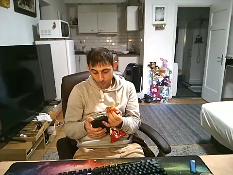 Snapshot of mihaimichael chatting on October 12, 2025, 5:45 pm mihaimichael online show from October 12, 2025, 5:45 pm