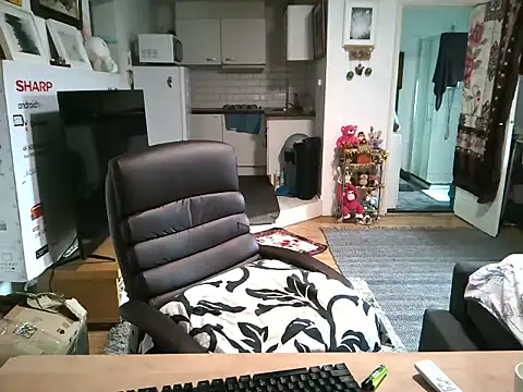 Snapshot of mihaimichael chatting on October 15, 2025, 7:19 am mihaimichael online show from October 15, 2025, 7:19 am