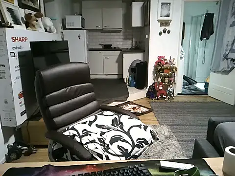 Snapshot of mihaimichael chatting on October 17, 2025, 11:57 am mihaimichael online show from October 17, 2025, 11:57 am