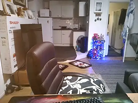 Snapshot of mihaimichael chatting on October 18, 2025, 12:02 am mihaimichael online show from October 18, 2025, 12:02 am