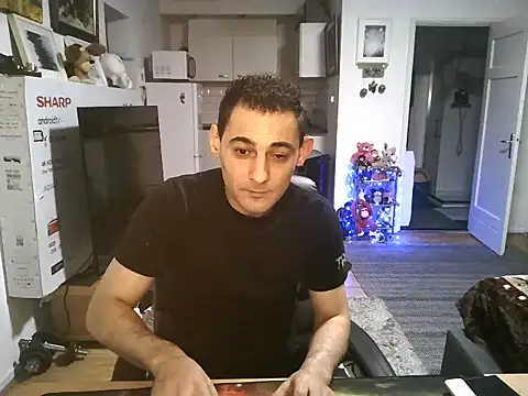 Snapshot of mihaimichael chatting on October 19, 2025, 12:11 am mihaimichael online show from October 19, 2025, 12:11 am