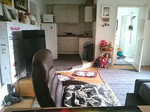 Snapshot of mihaimichael chatting on October 19, 2025, 12:39 pm mihaimichael online show from October 19, 2025, 12:39 pm