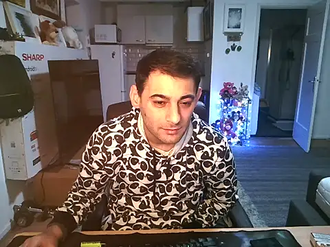 Snapshot of mihaimichael chatting on October 22, 2025, 12:11 am mihaimichael online show from October 22, 2025, 12:11 am