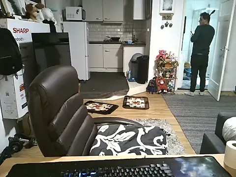 Snapshot of mihaimichael chatting on October 23, 2025, 1:32 pm mihaimichael online show from October 23, 2025, 1:32 pm