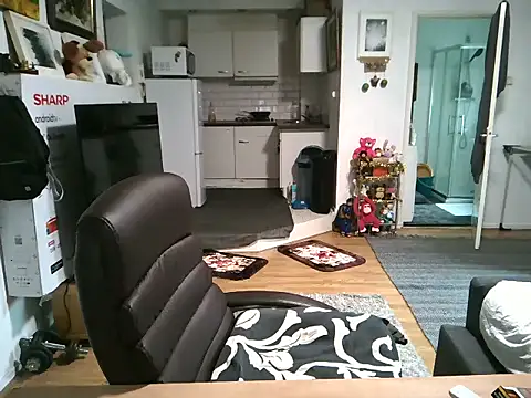 Snapshot of mihaimichael chatting on October 25, 2025, 11:29 am mihaimichael online show from October 25, 2025, 11:29 am