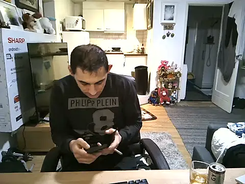 Snapshot of mihaimichael chatting on October 25, 2025, 11:32 pm mihaimichael online show from October 25, 2025, 11:32 pm