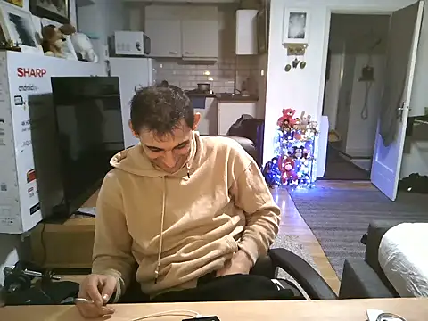 Snapshot of mihaimichael chatting on October 28, 2025, 12:14 am mihaimichael online show from October 28, 2025, 12:14 am