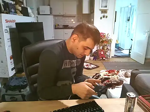 Snapshot of mihaimichael chatting on November 4, 2025, 12:37 pm mihaimichael online show from November 4, 2025, 12:37 pm