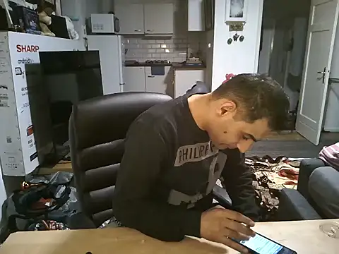 Snapshot of mihaimichael chatting on November 5, 2025, 12:43 am mihaimichael online show from November 5, 2025, 12:43 am