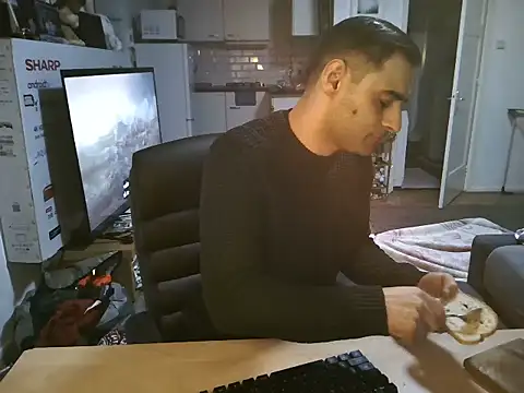 Snapshot of mihaimichael chatting on November 6, 2025, 1:39 am mihaimichael online show from November 6, 2025, 1:39 am