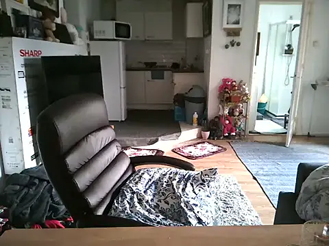 Snapshot of mihaimichael chatting on November 9, 2025, 1:42 pm mihaimichael online show from November 9, 2025, 1:42 pm