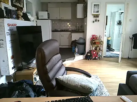 Snapshot of mihaimichael chatting on November 11, 2025, 12:16 pm mihaimichael online show from November 11, 2025, 12:16 pm