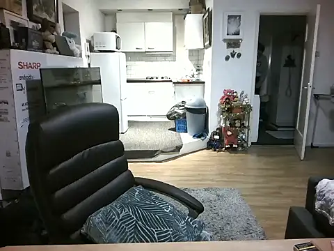 Snapshot of mihaimichael chatting on November 13, 2025, 8:19 pm mihaimichael online show from November 13, 2025, 8:19 pm