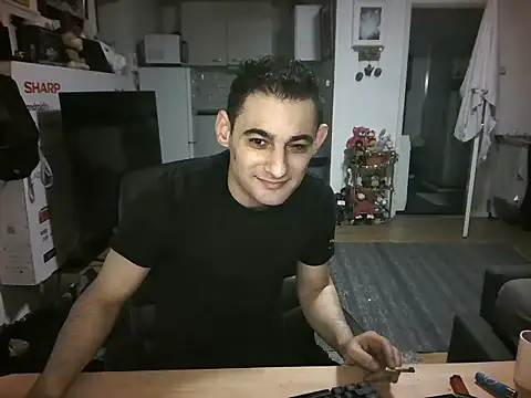 Snapshot of mihaimichael chatting on November 14, 2025, 11:57 pm mihaimichael online show from November 14, 2025, 11:57 pm