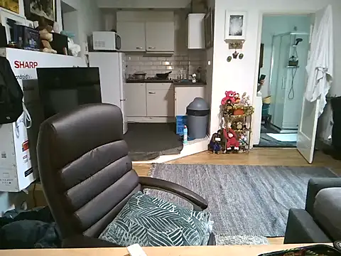 Snapshot of mihaimichael chatting on November 15, 2025, 2:35 pm mihaimichael online show from November 15, 2025, 2:35 pm