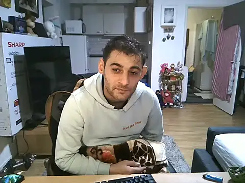 Snapshot of mihaimichael chatting on November 21, 2025, 12:10 am mihaimichael online show from November 21, 2025, 12:10 am