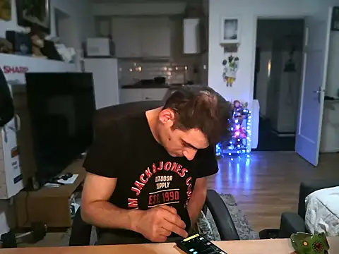 Snapshot of mihaimichael chatting on November 29, 2025, 2:58 am mihaimichael online show from November 29, 2025, 2:58 am