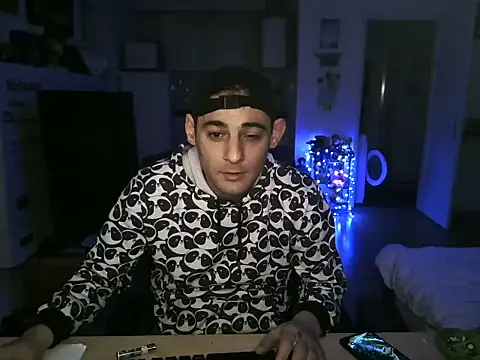 Snapshot of mihaimichael chatting on November 30, 2025, 3:21 am mihaimichael online show from November 30, 2025, 3:21 am