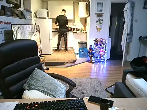 Snapshot of mihaimichael chatting on December 2, 2025, 12:05 am mihaimichael online show from December 2, 2025, 12:05 am