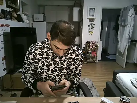 Snapshot of mihaimichael chatting on December 2, 2025, 3:40 pm mihaimichael online show from December 2, 2025, 3:40 pm