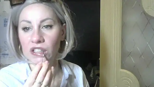 TherestlessKitty online show from December 3, 2024, 6:04 am