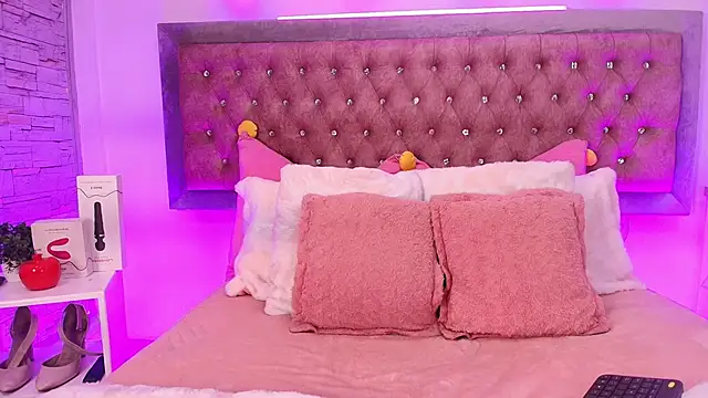 Tayzon Foxxx online show from November 4, 2025, 12:48 pm