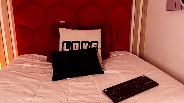 Snapshot of Tayzon_Foxxx chatting on July 25, 2026, 8:28 pm Tayzon Foxxx online show from July 25, 2026, 8:28 pm