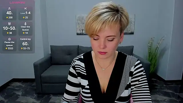 Julia Wilsone online show from December 3, 2024, 6:59 am