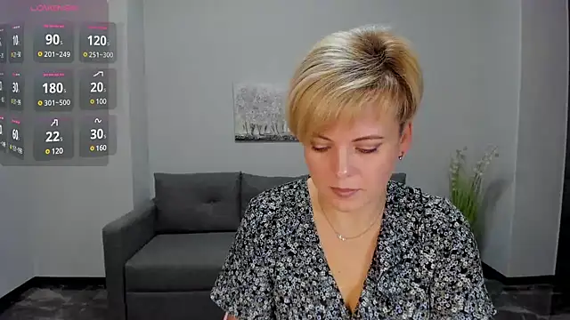 Julia Wilsone online show from December 7, 2024, 6:32 am