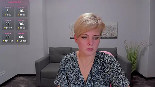 Julia Wilsone online show from December 10, 2024, 1:00 pm