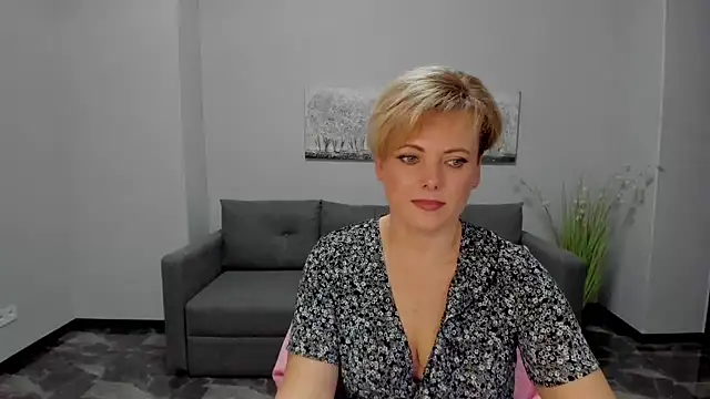 Julia Wilsone online show from January 28, 2025, 9:51 am