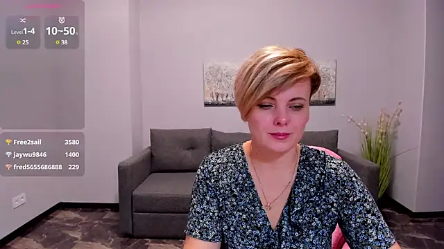 Julia Wilsone online show from March 12, 2025, 4:24 pm