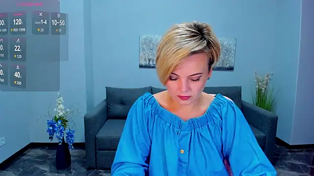 Julia Wilsone online show from September 19, 2025, 6:04 am