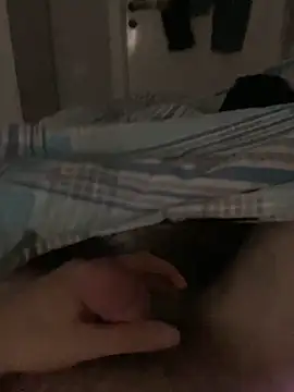 Snapshot of Erenn34 chatting on October 12, 2025, 12:42 am Erenn34 online show from October 12, 2025, 12:42 am