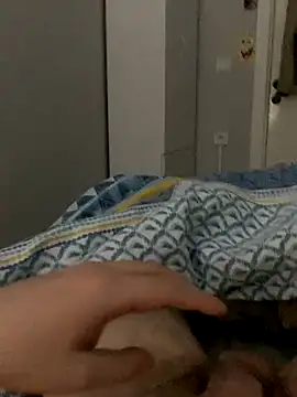 Snapshot of Erenn34 chatting on December 15, 2025, 10:03 pm Erenn34 online show from December 15, 2025, 10:03 pm