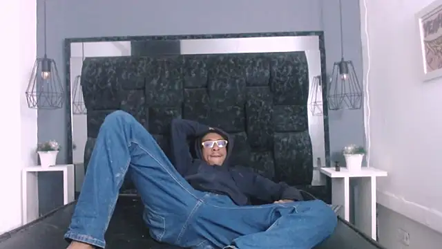 Jose Smoke online show from March 8, 2025, 9:17 am