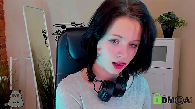 Alina Mills online show from March 20, 2025, 2:32 pm