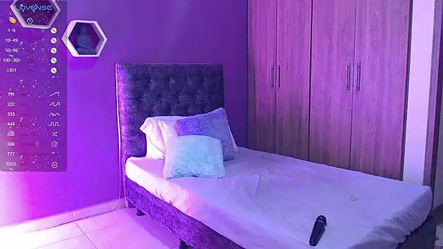 Medelynevans1 online show from February 26, 2025, 3:52 pm