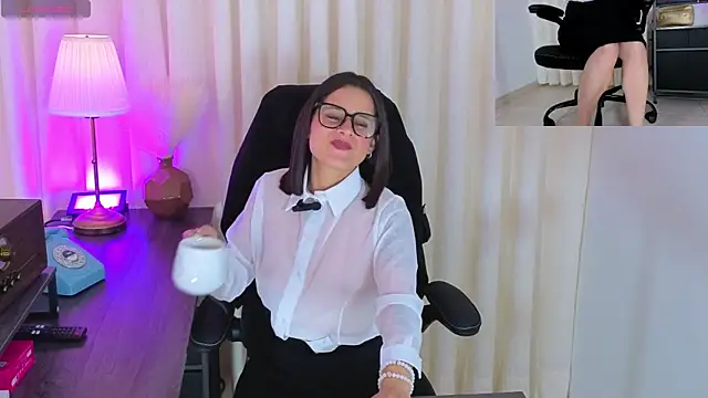 Alice milf  online show from April 18, 2026, 12:09 pm