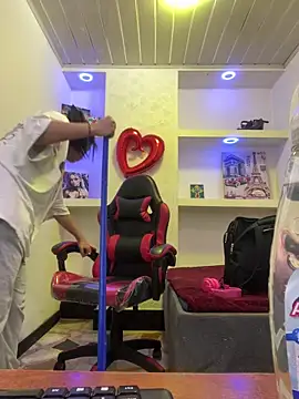  luna torres online show from April 18, 2026, 1:37 pm