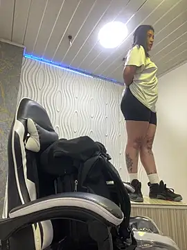  luna torres online show from April 21, 2026, 12:44 pm