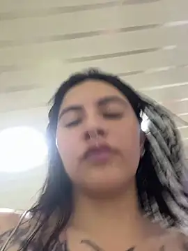 Snapshot of _luna_torres chatting on May 4, 2026, 12:23 pm luna torres online show from May 4, 2026, 12:23 pm