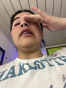 Snapshot of _luna_torres chatting on May 5, 2026, 12:35 pm luna torres online show from May 5, 2026, 12:35 pm