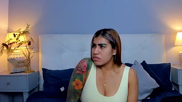 SaraaJhonsonn online show from November 22, 2025, 3:55 pm