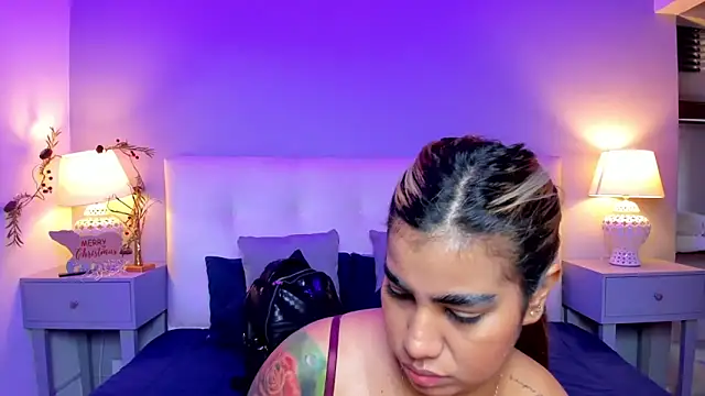 SaraaJhonsonn online show from December 15, 2025, 4:11 pm