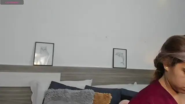 SaraaJhonsonn online show from April 27, 2026, 1:53 pm