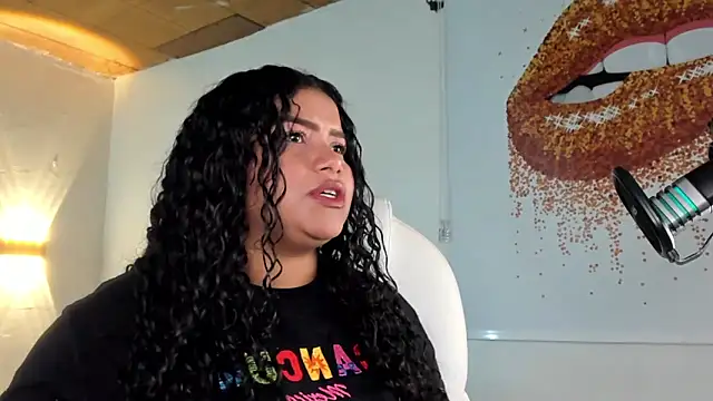 loly marce online show from February 8, 2025, 9:04 pm